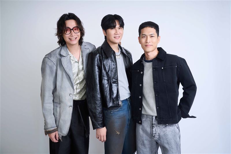 宇宙人方Q（左起）遭詐騙10幾萬，小玉與阿奎也分享遇到詐騙的反應。（圖／相信音樂提供）