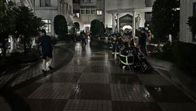 新北、八里、住宅大樓、火警、大火、歐卡、命危（圖／翻攝畫面）