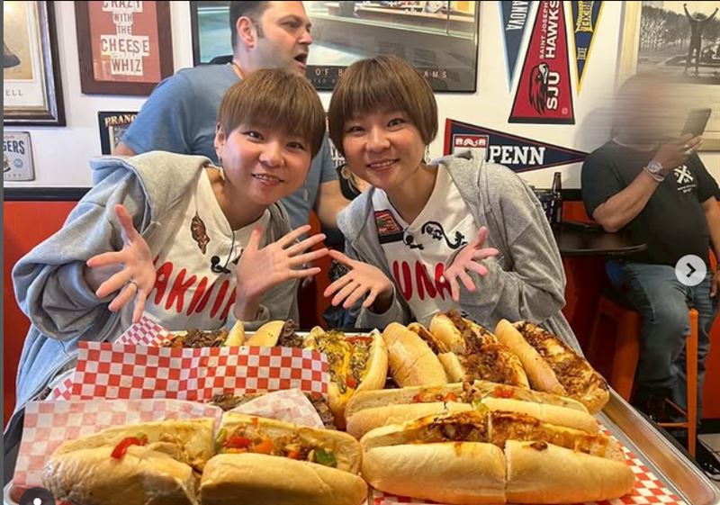 日本知名大胃王雙胞胎小野姊妹花。（圖／翻攝自IG @harapeko__kako）