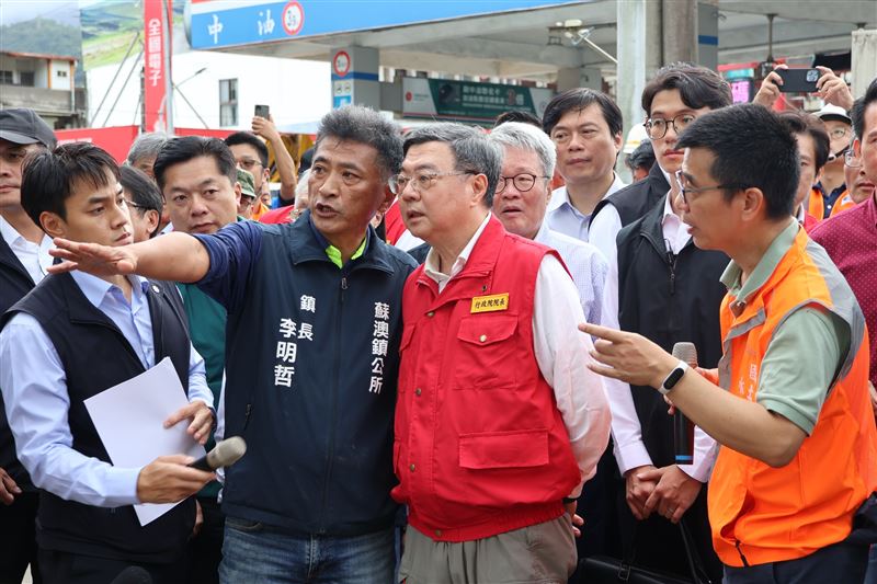 蘇澳大淹水後國軍、中央、地方、志工立即投入救災，幫助蘇澳災後復原。（圖／翻攝自蘇澳鎮公所臉書）