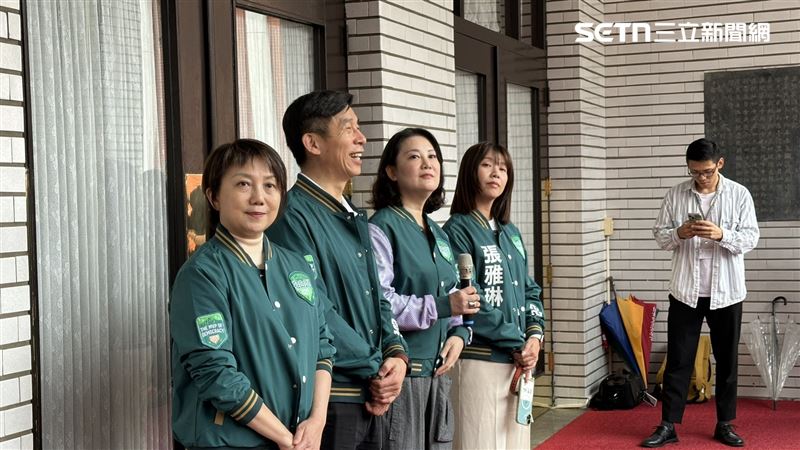 民進黨團議場前召開「345億全民福利」記者會。（圖／記者詹宜庭攝影）