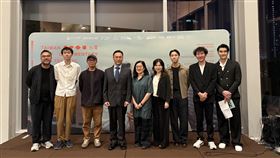 2025泰國台灣影展開幕2025泰國台灣影展12日開幕，以「共生的圖景」為主題，放映12部劇情片與紀錄片。駐泰代表藍夏禮（左4）、導演蘇育賢（左3）和影展策展人之一維瓦（Wiwat Lertwiwatwongsa，左1）等人合影。中央社記者李宗憲曼谷攝　114年11月12日