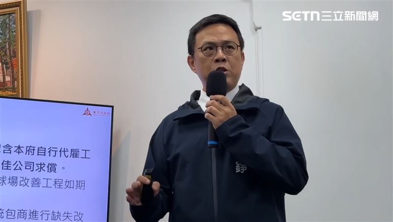 新竹市工務處長陳明錚痛批「巨佳營造他居心叵測，他並沒有想要真正的去做排水鑑定這件事情」。（圖／記者羅欣怡攝影）