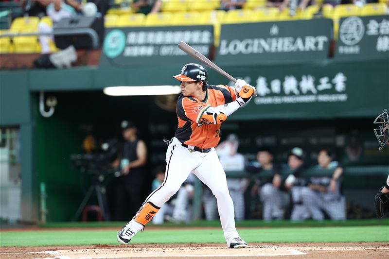 陳傑憲哭了！曝光突破極限秘密，這1句話：「相信棒球、相信團隊、相信自己，就會是最好的安排！」帶領台灣奪世界冠軍。（圖／聯經出版提供）