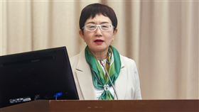 台灣菸酒公司加熱菸審查爭議　莊翠雲回應菸害防制法新法上路逾2年，114年首波2業者14品項加熱菸有條件過審，而台灣菸酒公司尚未通過衛福部審查，引發立委關切。財政部長莊翠雲13日在立法院表示，財政部已多次向衛福部反映，會進一步與衛福部溝通。中央社記者王騰毅攝  114年11月13日