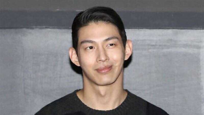 崔正元爆持刀威脅女友。（圖／翻攝自韓網）