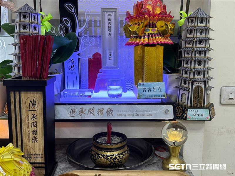 馬先生已在昨日火化，將與兒子皓皓樹葬在一起。昔日友人表示，這對馬爸爸來說或許是最好的安排和結局，「這時候的祂，說不定很開心在另個世界和太太還有兒子皓皓一家團圓了。」（圖／記者張雅筑攝）