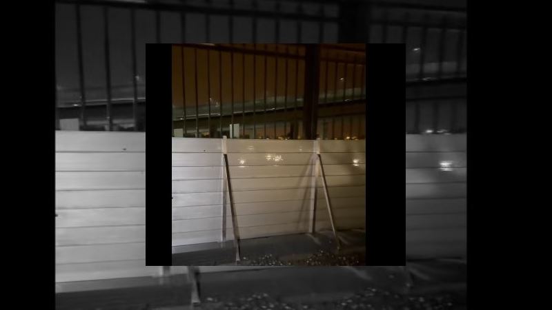 冬山鄉茄苳路「泉月樓行館」啟動防水閘門。（圖／翻攝宜蘭冬山泉月樓行館 Apex Villa）