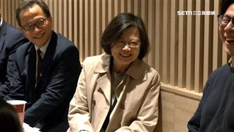 蔡英文在德出席台劇放映會！見1物超心動