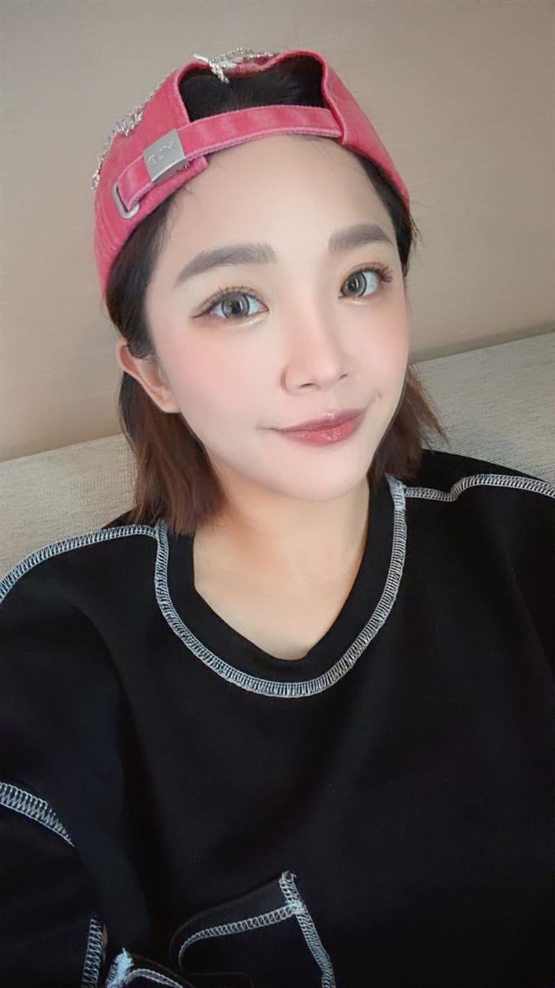 賴慧如曬出自拍照回應。（圖／翻攝自賴慧如臉書）