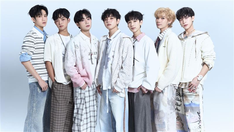 才15歲!F.F.O忙內想當加班吃泡麵上班族