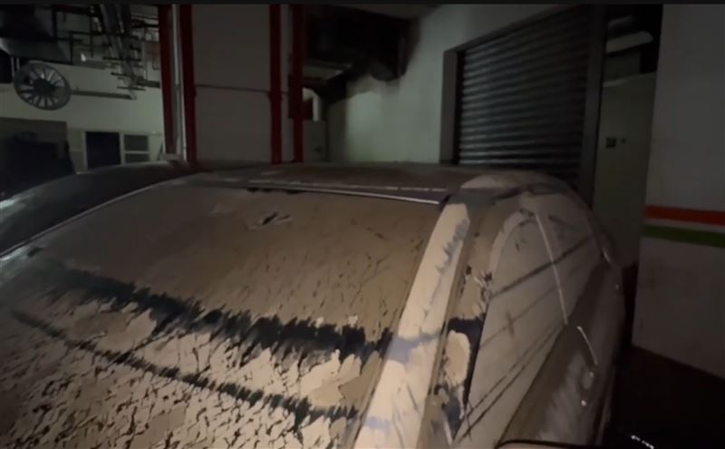 車身都是爛泥。（圖／翻攝畫面）