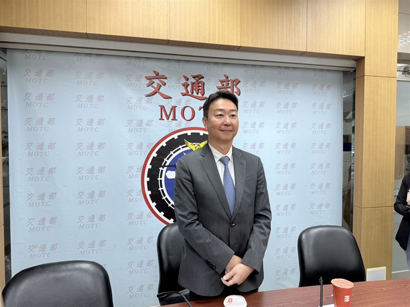 交通部長陳世凱預計明年將推動一系列規劃，除了平日國旅住房補助外，還會有「生日住宿金」。（圖／記者李育道攝影）