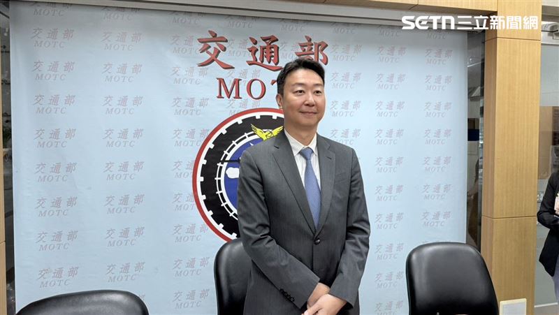 陳世凱接受媒體聯訪時指出，近年許多重量級演唱會帶動周邊旅宿、交通與商圈效益極為明顯，像先前韓星 GD（G-DRAGON）來台掀起熱潮，即是一例。為將此效益擴大到國際市場，明年將與多場演唱會或大型展演合作，預計保留部分票券給國外旅行社，作為吸引國際旅客來台的組合商品之一。（圖／記者李育道攝影）