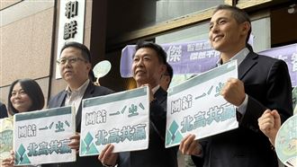 吳怡農現身相挺　許智傑登記高雄市長初選