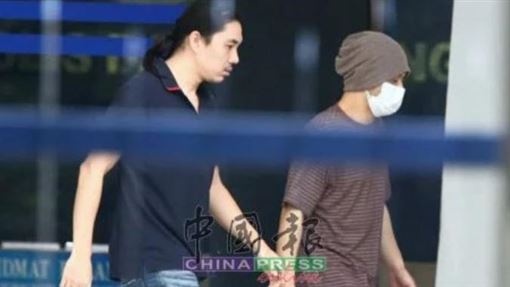 黃明志離開警局了　苦等9天現場畫面曝光