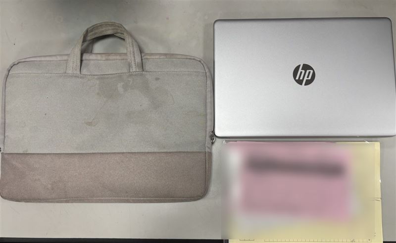 謝男將女子的電腦包偷走後快速逃逸。（圖／翻攝畫面）