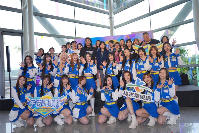 《宇宙啦啦隊》太旺了！銀赫首主持台選秀竟火災「來了7台消防車」。（圖／文策院提供）