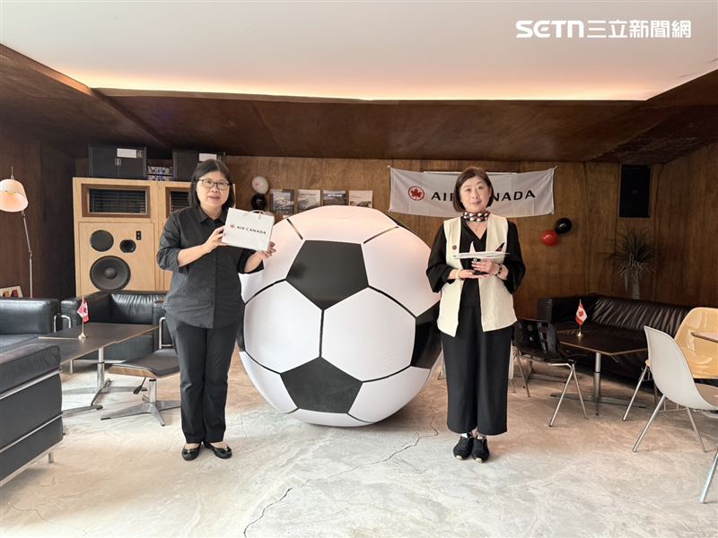 航達旅行社台灣區總經理李怡萍（右）與業務代表楊婷婷（左）。（圖／記者李育道攝影）