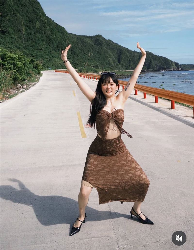 洗菜展現搞怪一面。（圖／翻攝自洗菜IG）