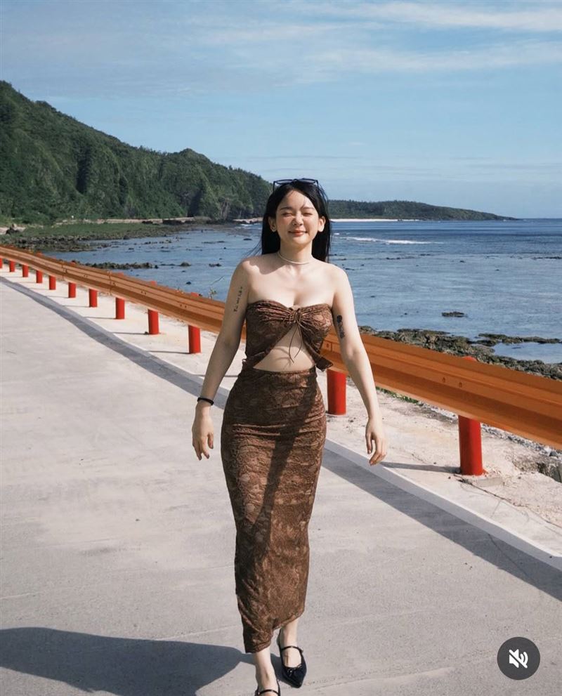 洗菜辣露性感身材。（圖／翻攝自洗菜IG）