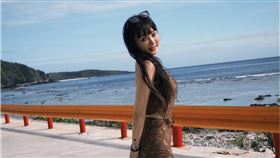 洗菜衣服上下都開衩。（圖／翻攝自洗菜IG）