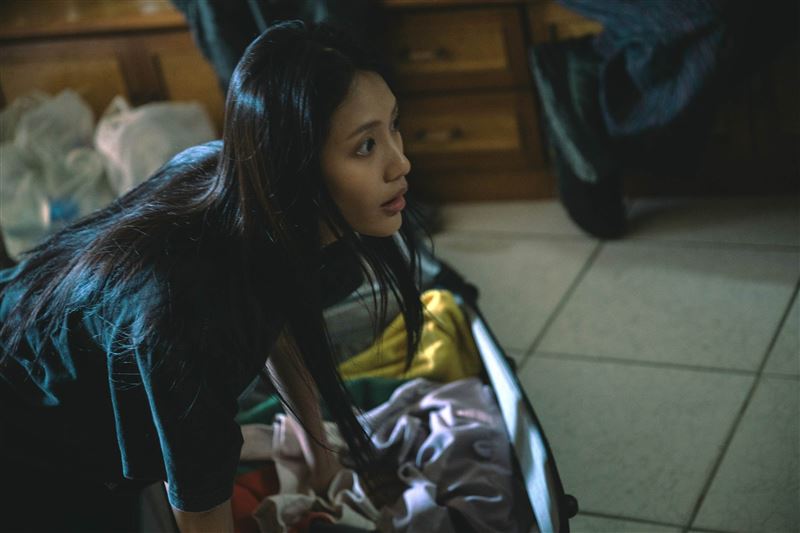 黃珮琪飾演對女兒家暴的母親。（圖／公視提供）