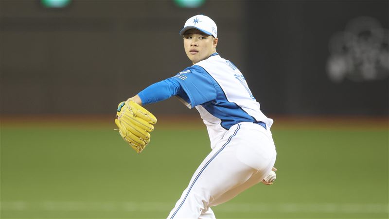 孫易磊和火腿續約。（圖／中央社）