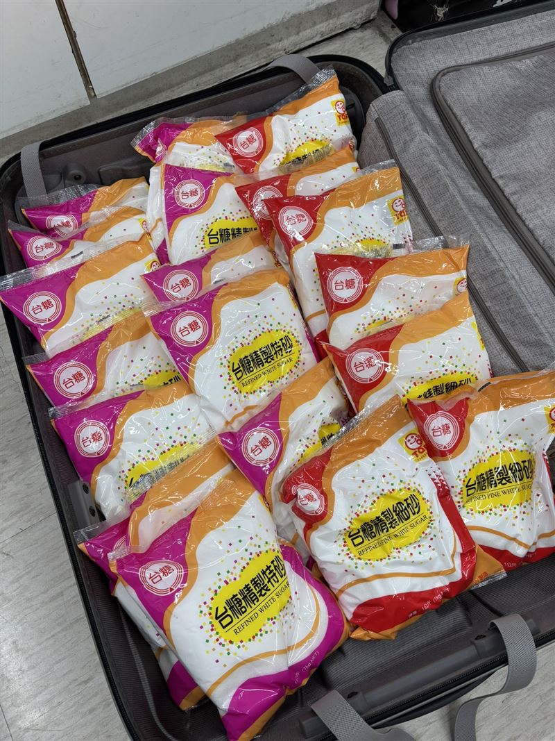 日本蘋果糖專賣店「東京林檎製飴所」的老闆池田喬俊,日前來台大量掃購台糖砂糖。(圖/翻攝自X平台 @pomedamourtokyo)