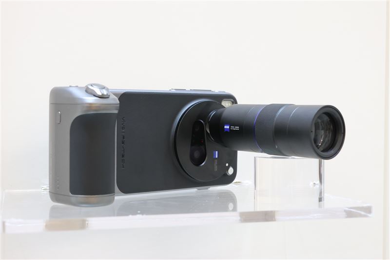 vivo X300 Pro搭配專屬增距鏡後，更可延伸至400mm超遠距精準追焦，無論是舞台上快速移動的舞者，或山巒間掠過的飛鳥，都能被清晰捕捉於畫面之中