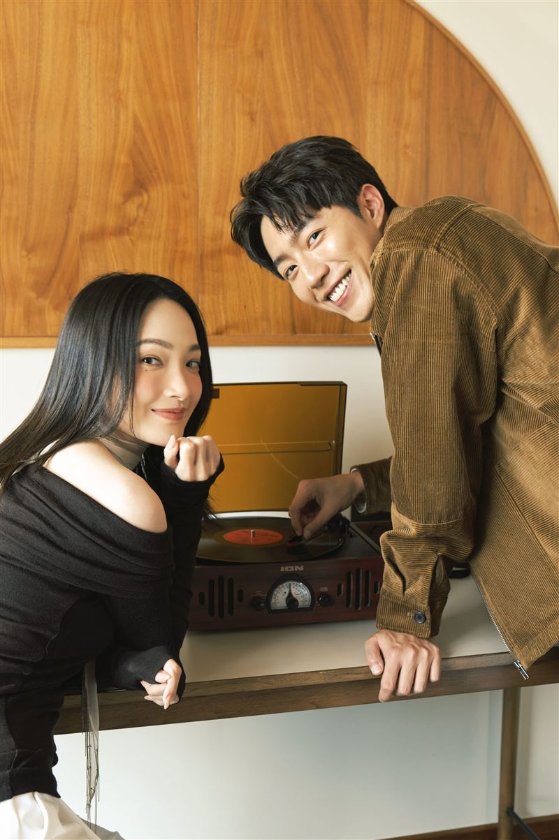 台南出生藝人林映唯（小美）與蔡凡熙替台南在地飯店代言。（圖／天下南隅提供）