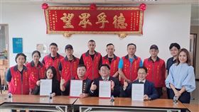 環南市場正式與日方代表簽署農漁產品MOU。左起五條堀孝秘書、陳常務監事、政浦義輝與渡部正教。（圖／環南市場提供）