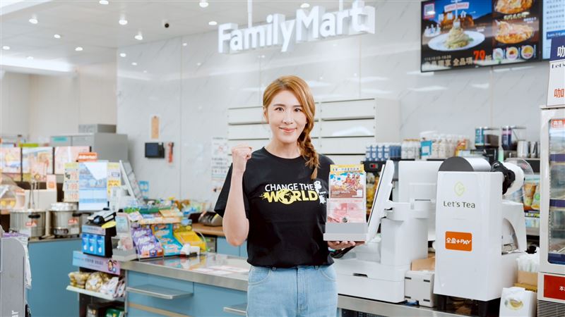 舊鞋救命與全家邀請公益名人「小禎」共襄盛舉，期盼帶動更多民眾，讓物資與零錢捐不只救命，更能翻轉教育。（圖／舊鞋救命國際基督關懷協會提供）