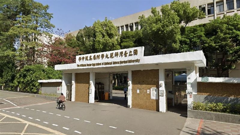 噁！五月天學弟潛女教室吸衣、水壺當尿壺