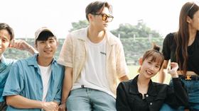 胡釋安（左）認提供粿粿（右）住處，但在知悉她與王子（中）婚外情後已請對方搬離。（圖／翻攝自胡釋安臉書）