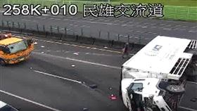 嘉義,嘉義縣,事故,貨車,主線,國道,翻車,民雄,交流道,高公局,車禍（圖／翻攝畫面）