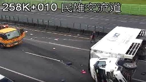 新／國道嚴重事故！車橫躺阻道…管制封閉