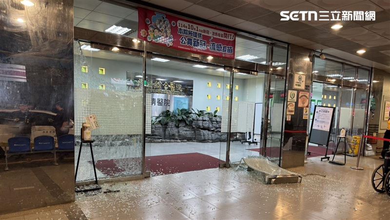 醫療暴力!台中莽男持鐵鎚砸碎醫院玻璃門