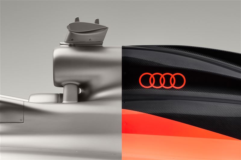 使用鈦金屬灰、碳黑與全新Audi Red的配色。（圖／Audi提供）