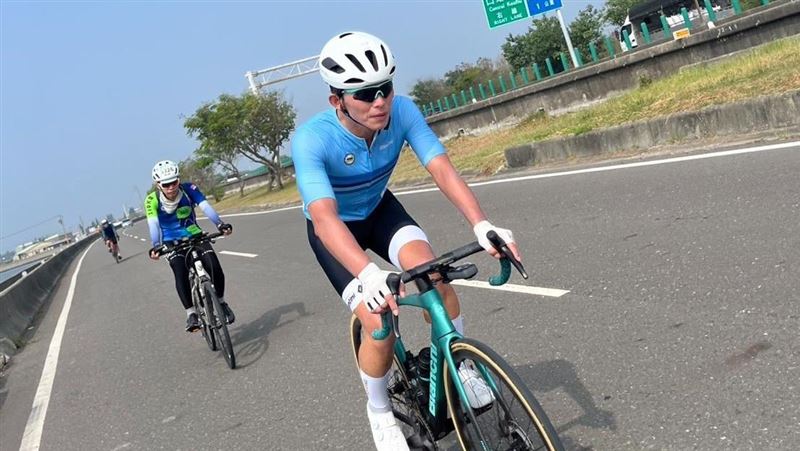 他批黃國昌一日北高:自行車25萬卻騎免費