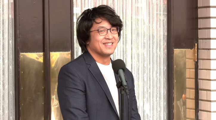 被問是否跟蔣萬安雙帥對決北市長，沈伯洋笑笑回答「只有一帥，不要太抬舉我。」（圖／翻攝畫面）