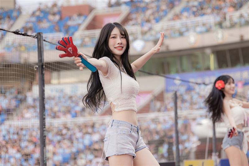 樂天女孩Kira(圖/樂天桃猿提供)