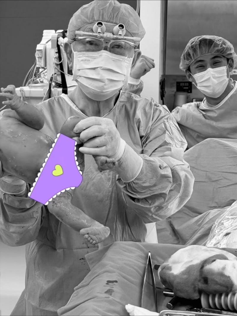 陳奕陪產並記錄老婆生產的過程，開心分享在社群。（圖／翻攝自陳奕IG）