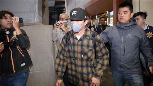 坤達閃兵遭起訴求刑　柯佳嬿突發文洩心聲