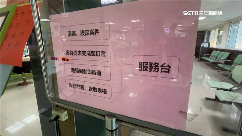 志工事後遭調離服務台