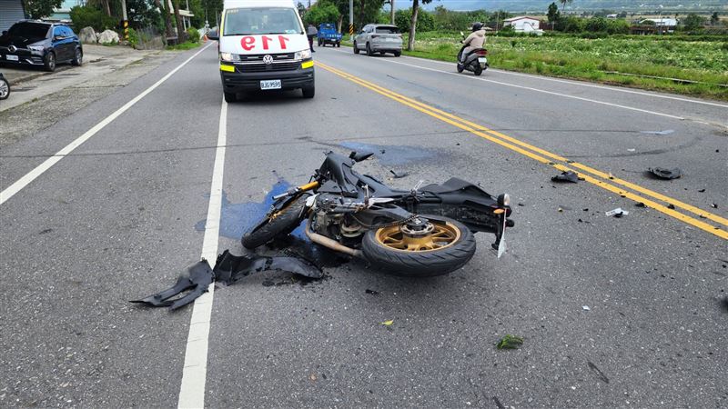 機車幾乎全毀。（圖／翻攝畫面）