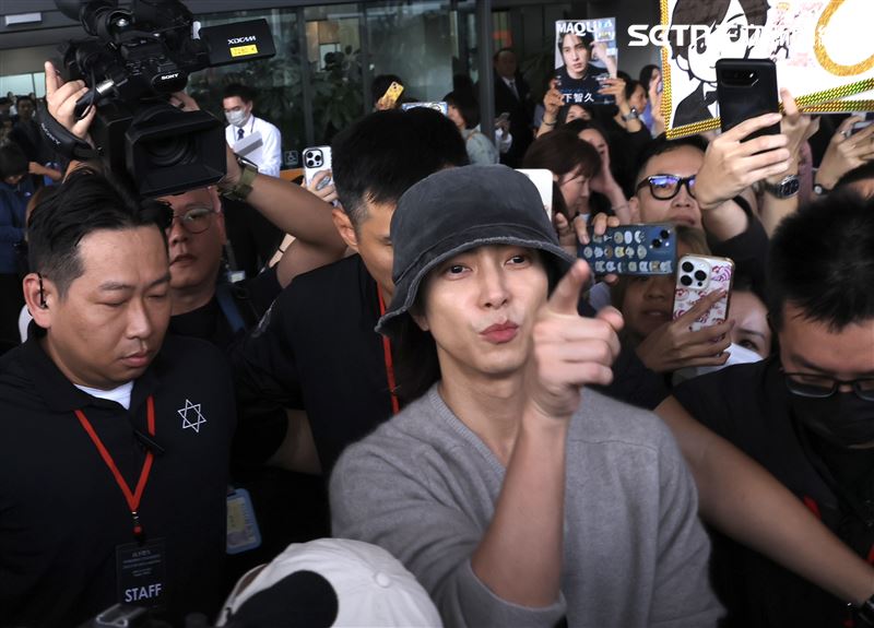 山下智久被媒體包圍。（圖／記者鄭孟晃攝影）