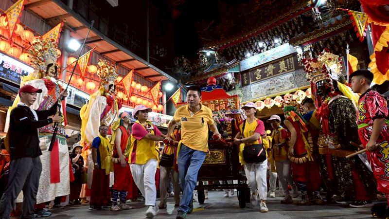 殺于朦朧兇手慘了！「陽間不行的陰間來」，城隍爺發火帶32部將抓惡人。（圖／基隆護國城隍廟提供）