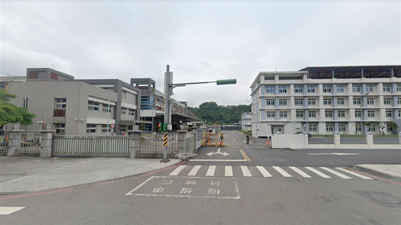 海軍基隆後勤支援指揮部認為地毯產地為中國不符合標單規格拒付款項，但高院認為產地並沒有限制中國生產與否，因此判決軍方敗訴。（圖／翻攝GoogleMaps）