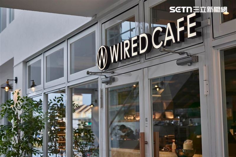 商場整體結合日本TSUTAYA BOOKSTORE 蔦屋書店 與 WIRED CAFE，以閱讀、餐飲與生活選品打造慢速旅程的節奏。（圖／翻攝畫面）